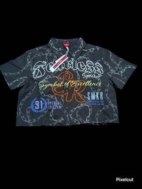 Smoke Rise Red Crop Shirt Women's Large Black Fearless Spirit Chain Print